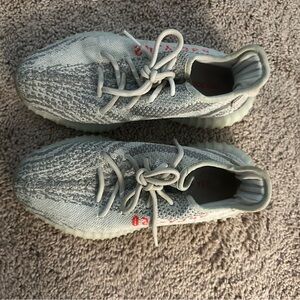 Amazing condition Yeezy blue tints! Size men 6
